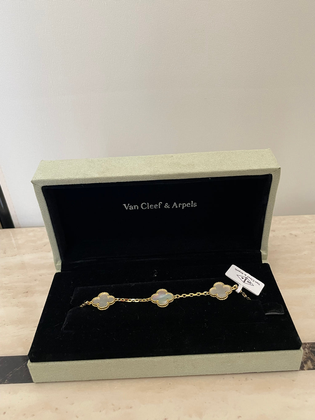 VCA bracelet (white)