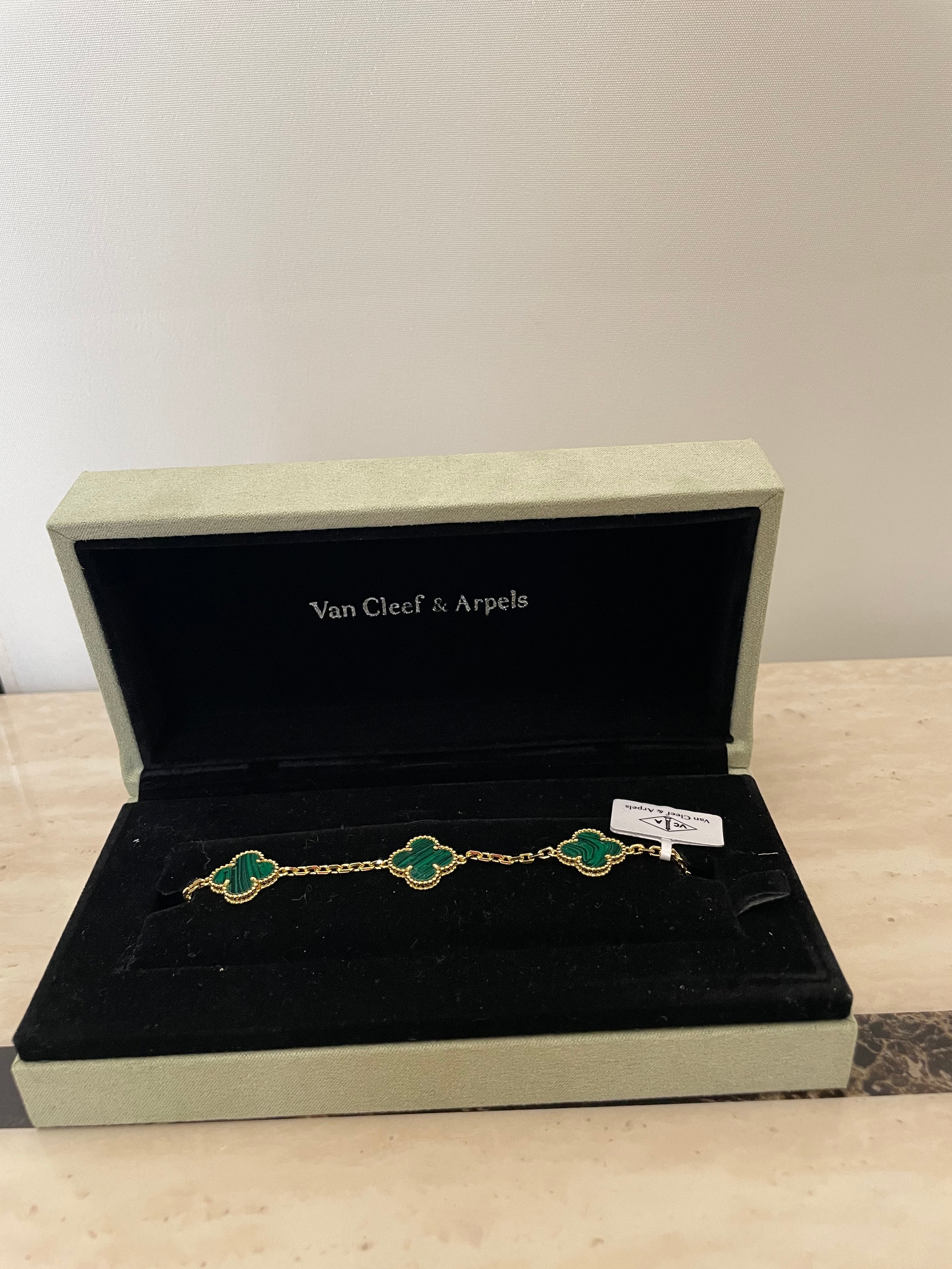 VCA bracelet (green)