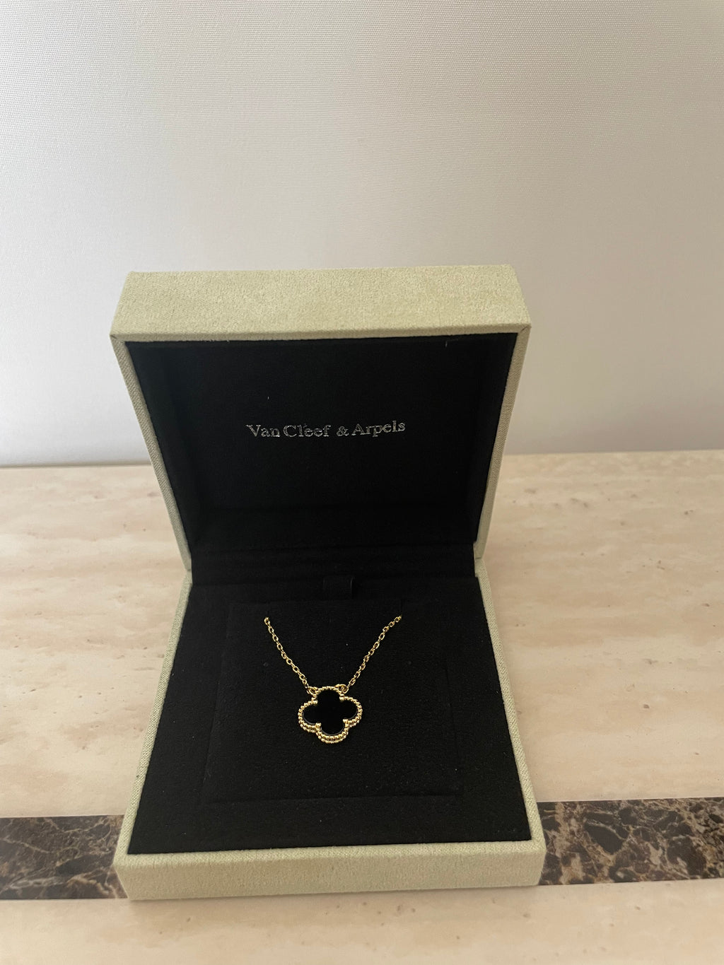 VCA necklace (Black)