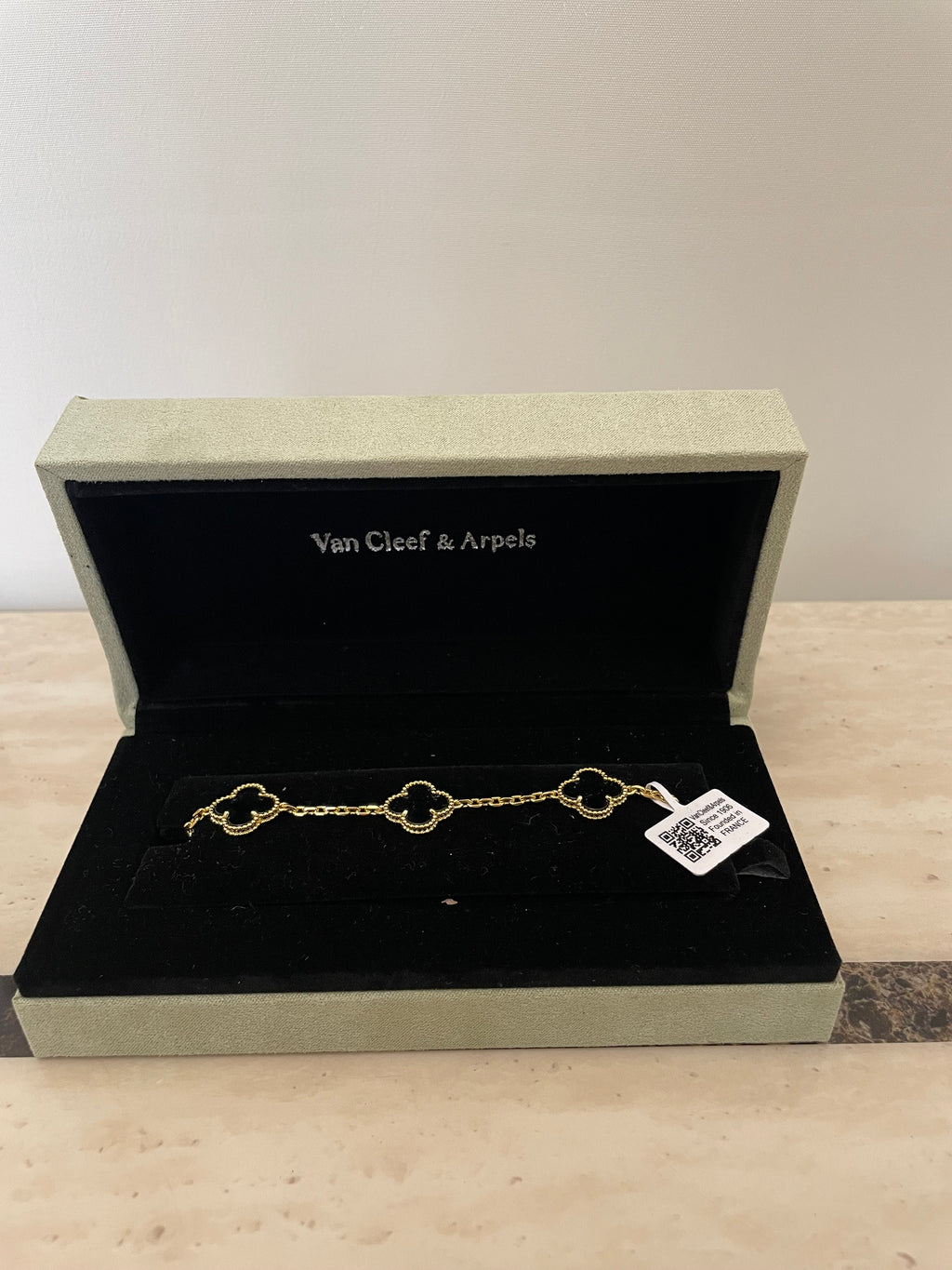 VCA bracelet (Black)