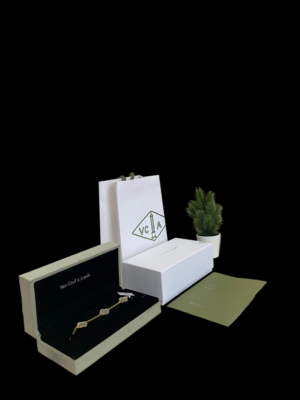 VCA bracelet (white)