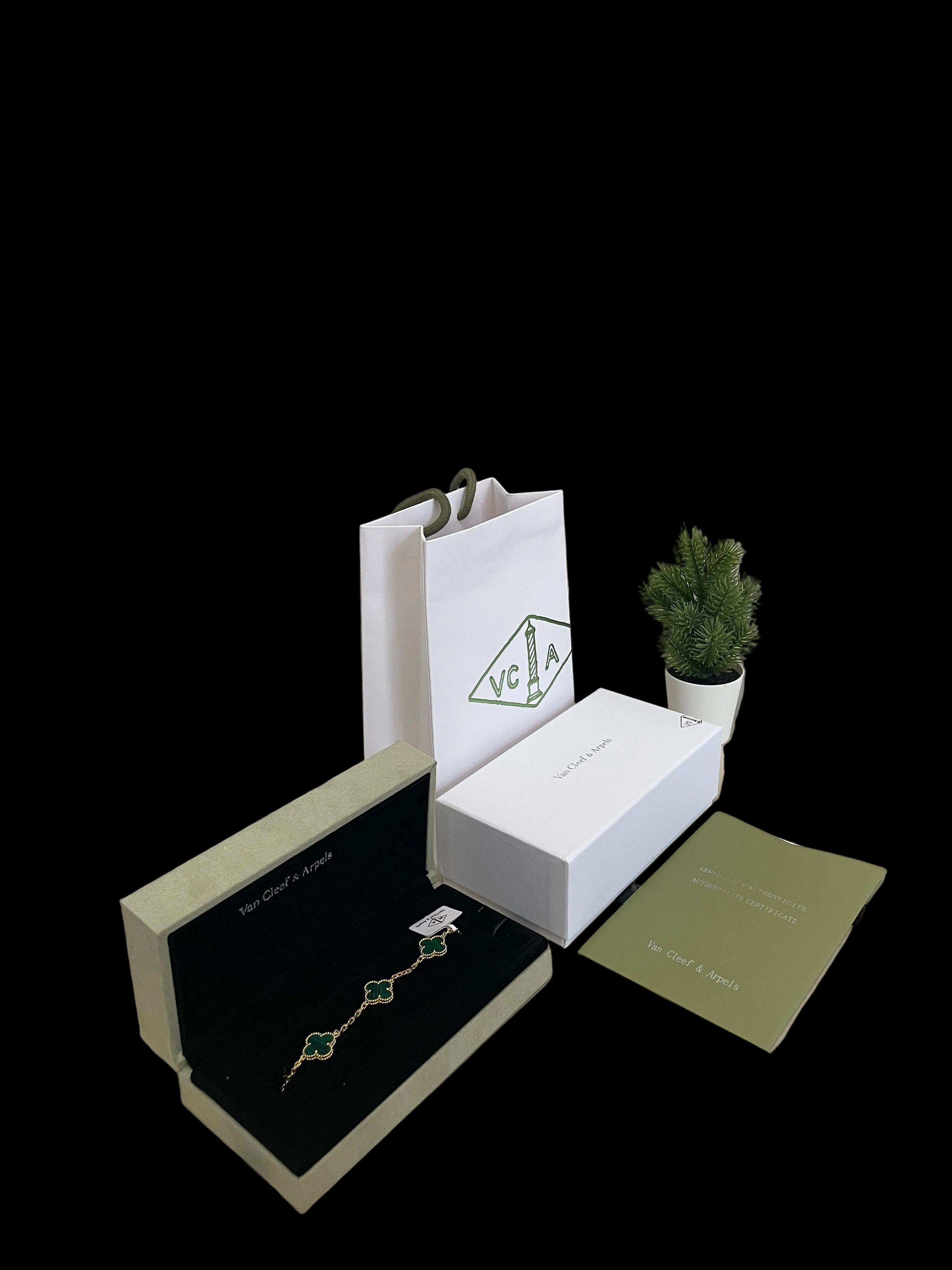 VCA bracelet (green)