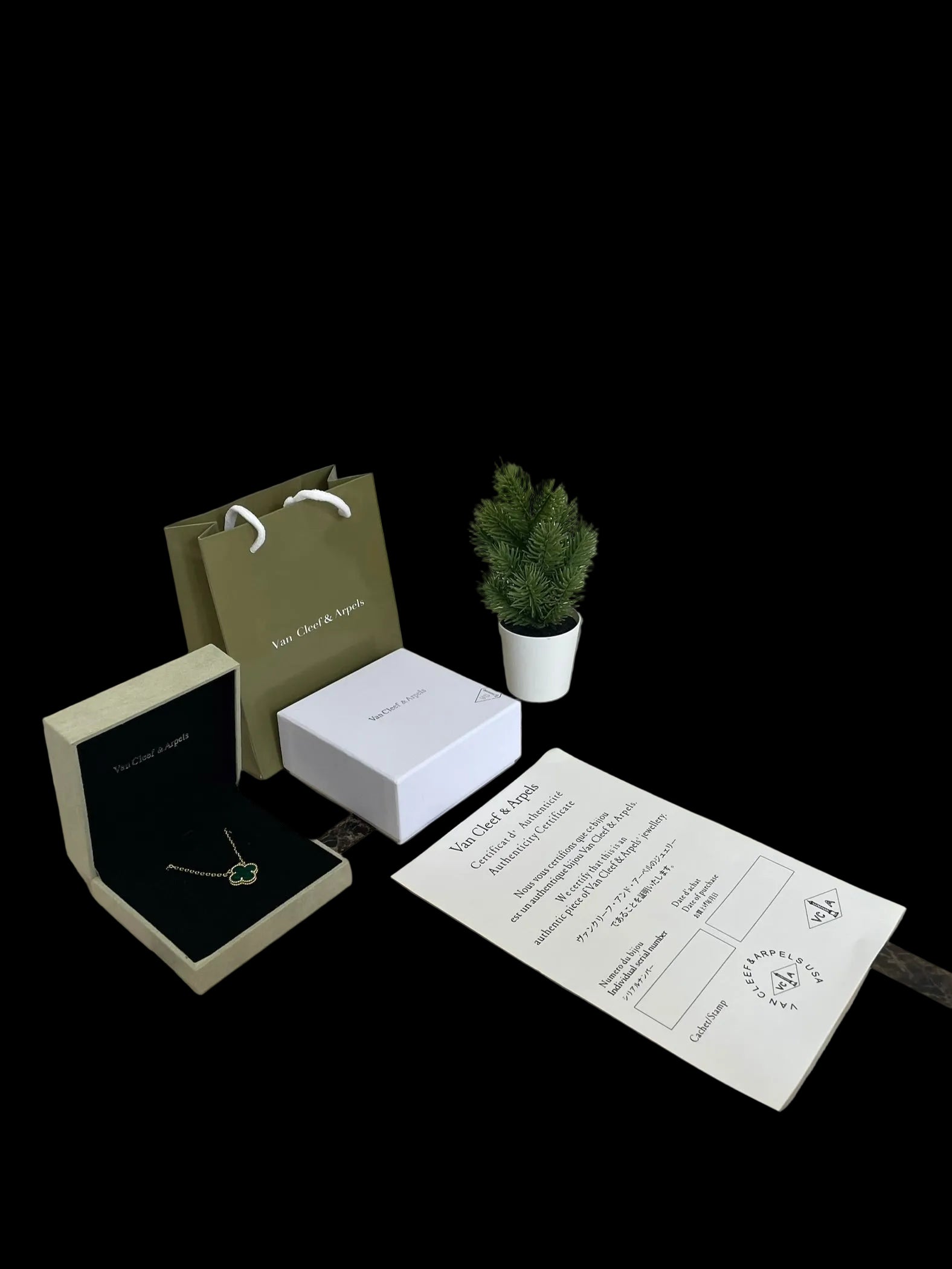 VCA necklace (Green)