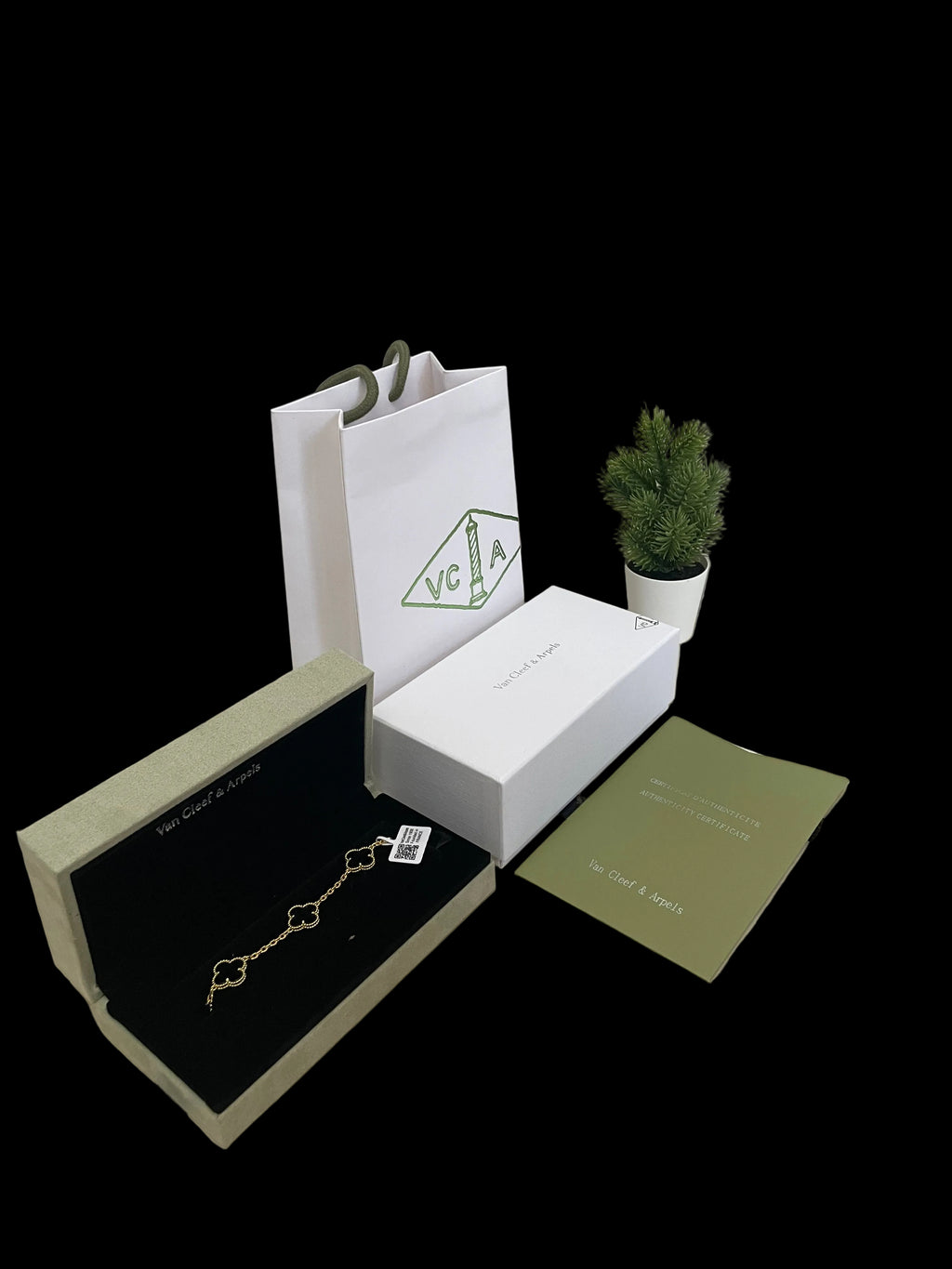 VCA bracelet (Black)